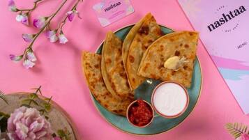 Deluxe Double Room, Ensuite | Food and drink