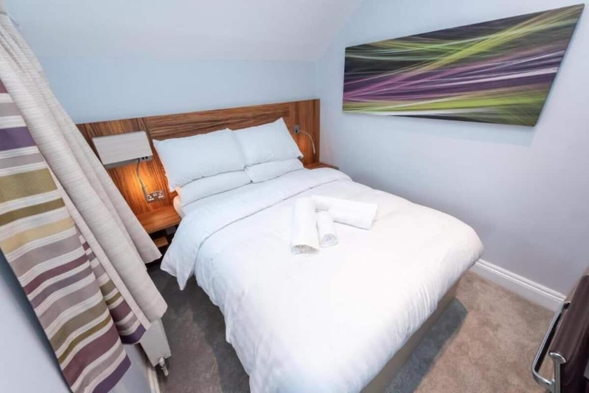 Deluxe Double Room, Ensuite | Premium bedding, Select Comfort beds, desk, blackout drapes