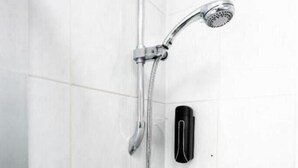 Superior Double Room, Ensuite | Bathroom | Shower, hair dryer, towels - Uno Hotel Heathrow Windsor (Slough)