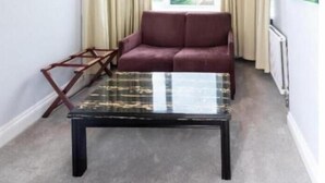Deluxe Double Room, Ensuite | Premium bedding, Select Comfort beds, desk, blackout drapes - Uno Hotel Heathrow Windsor (Slough)