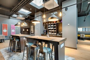 每日供应自助式早餐（每人 EUR 17.9）