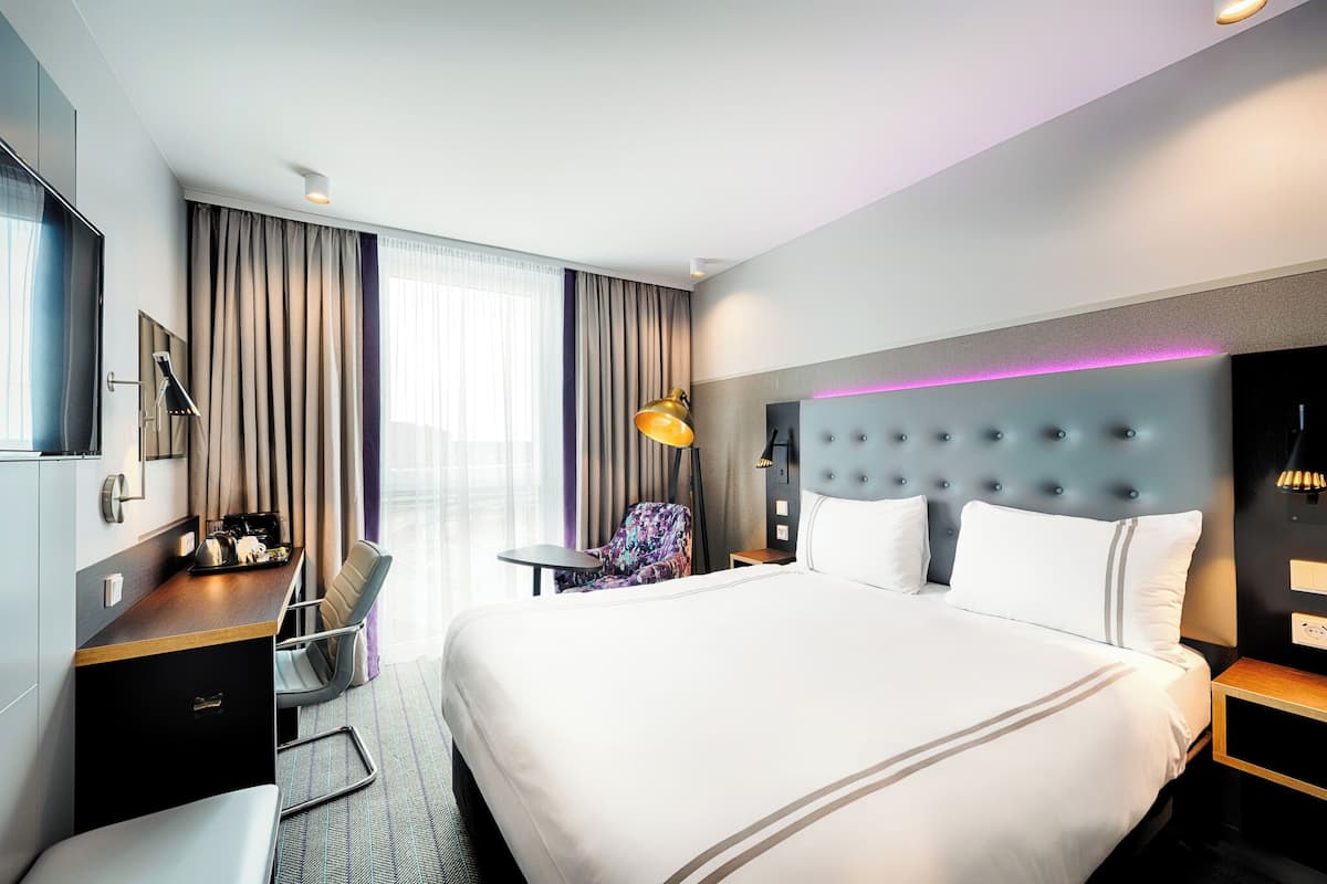 Superior Double Room | Soundproofing, iron/ironing board, free WiFi, bed sheets