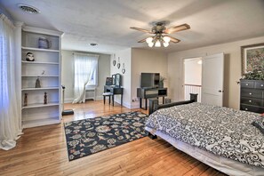 3 habitaciones, escritorio y tabla de planchar con plancha 
