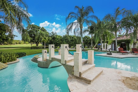 Outdoor pool, sun loungers