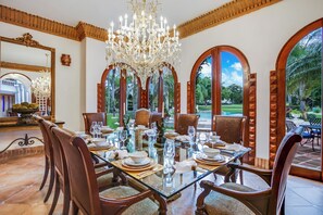 Exclusive-Villa | Esszimmer