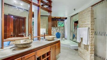 Exclusive Villa | Bathroom | Towels
