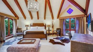 Vila exclusiva | 6 quartos, cofres nos quartos, individualmente decorados