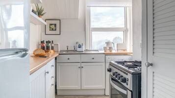 Apartment | Dapur peribadi | Peti sejuk, ketuhar gelombang mikro, ketuhar, dapur