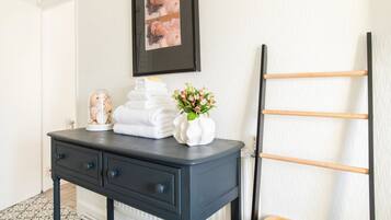 Apartment | 2 bilik tidur, seterika/papan seterika, Wi-fi percuma, cadar katil