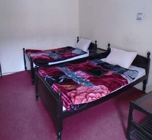 Habitación triple estándar | Wifi gratis y ropa de cama