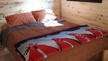 2 bedrooms, memory-foam beds, free WiFi, bed sheets