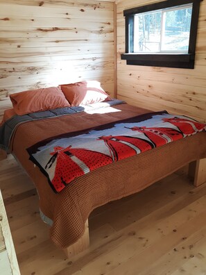 2 bedrooms, memory foam beds, free WiFi, bed sheets
