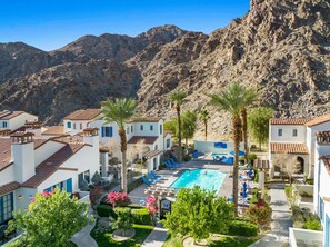 Et oppvarmet basseng