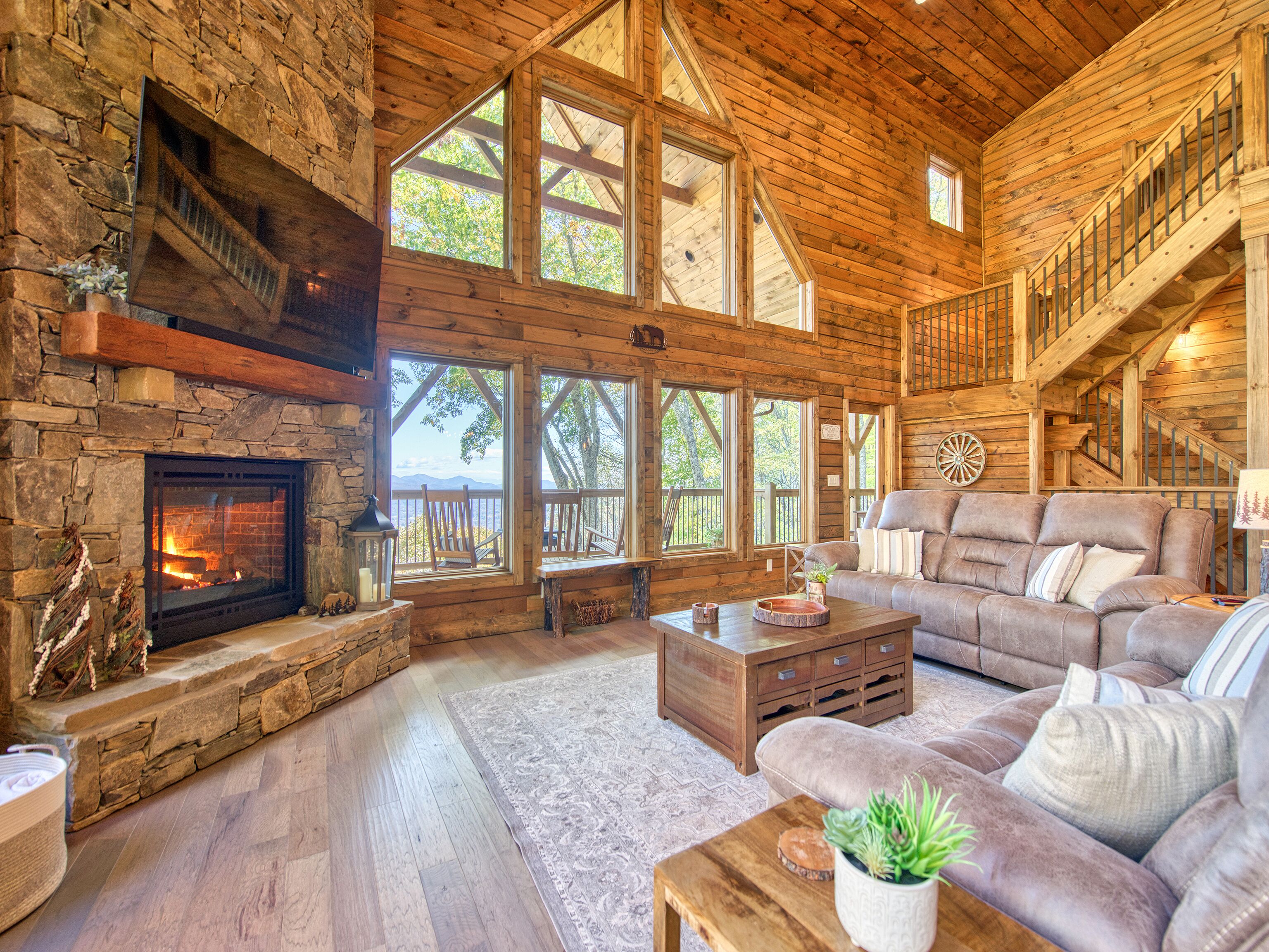 Smart-TV, Kamin, Tischtennisplatte