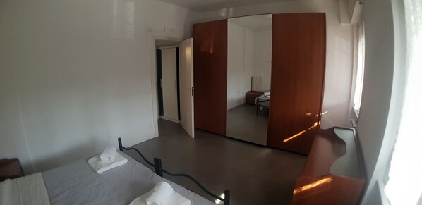 1 camera, Wi-Fi, lenzuola