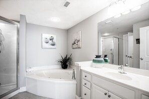 Combined shower/tub, jetted tub, hair dryer, towels - Palazzo 503 Top Destination in PCB!/Oceanfront/+Clean/Wifi/Beach Chairs (Panama City Beach)