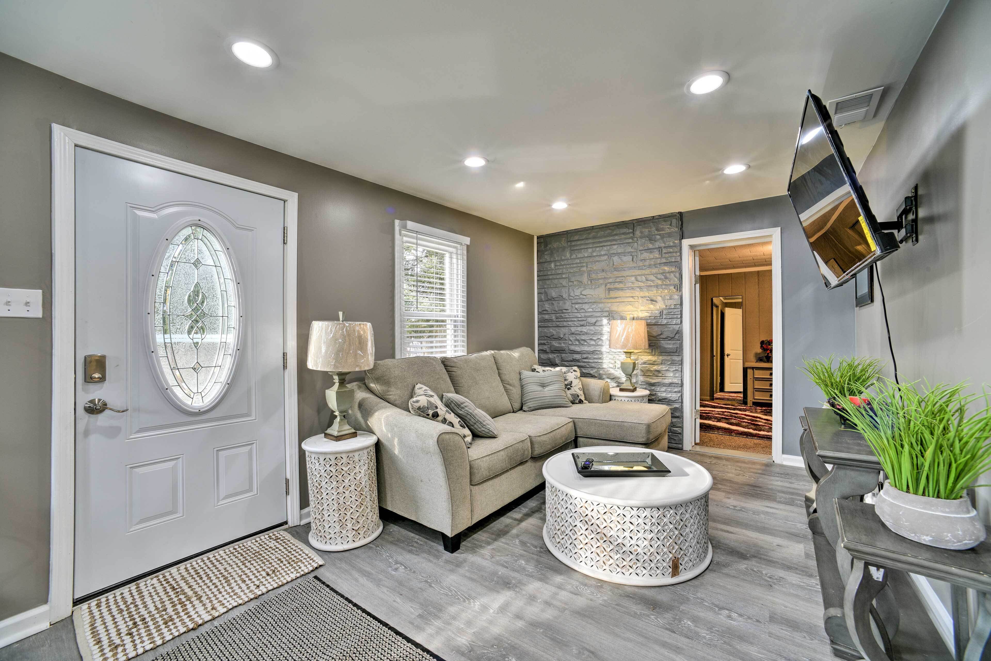 Completely Renovated Escape ~ 1 Mile to Downtown!