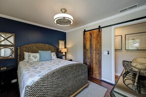 3 bedrooms, desk, iron/ironing board, free WiFi