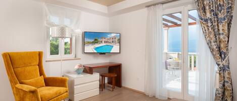 4 bedrooms, in-room safe, iron/ironing board, travel cot