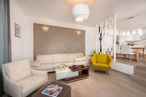 TV, fireplace, DVD player, books - Villa Queen of Splitska (Splitska)