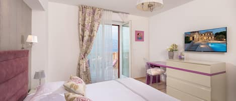 4 bedrooms, in-room safe, iron/ironing board, travel cot