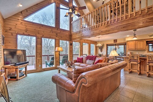 Fire Pit + Views: Family Cabin on Table Rock Lake