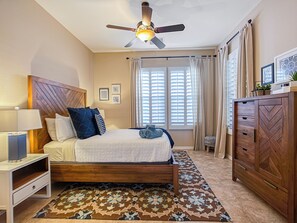 3 bedrooms, iron/ironing board, free WiFi, bed sheets - Lovely single story home located in the active adult 55+ community of Trilogy at Power Ranch. (Gilbert)