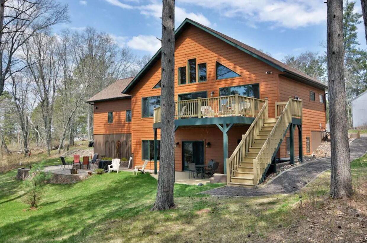 Welcome To The Lazy Dog Lodge Retreat On the 1600 - Acre Minong Flowage!