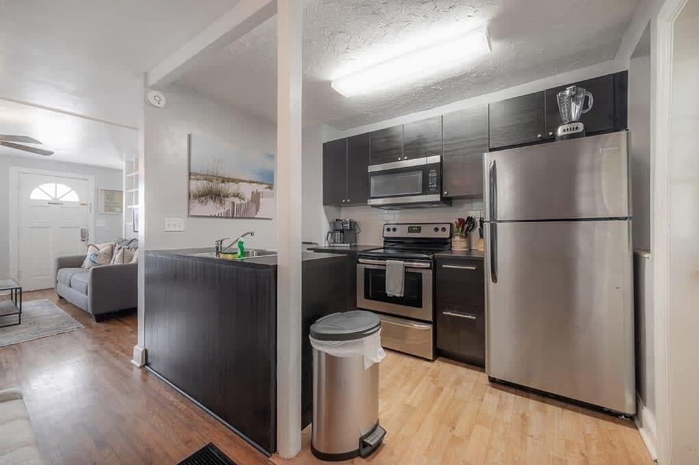 Refrigerador, microondas, horno y parrilla de estufa 