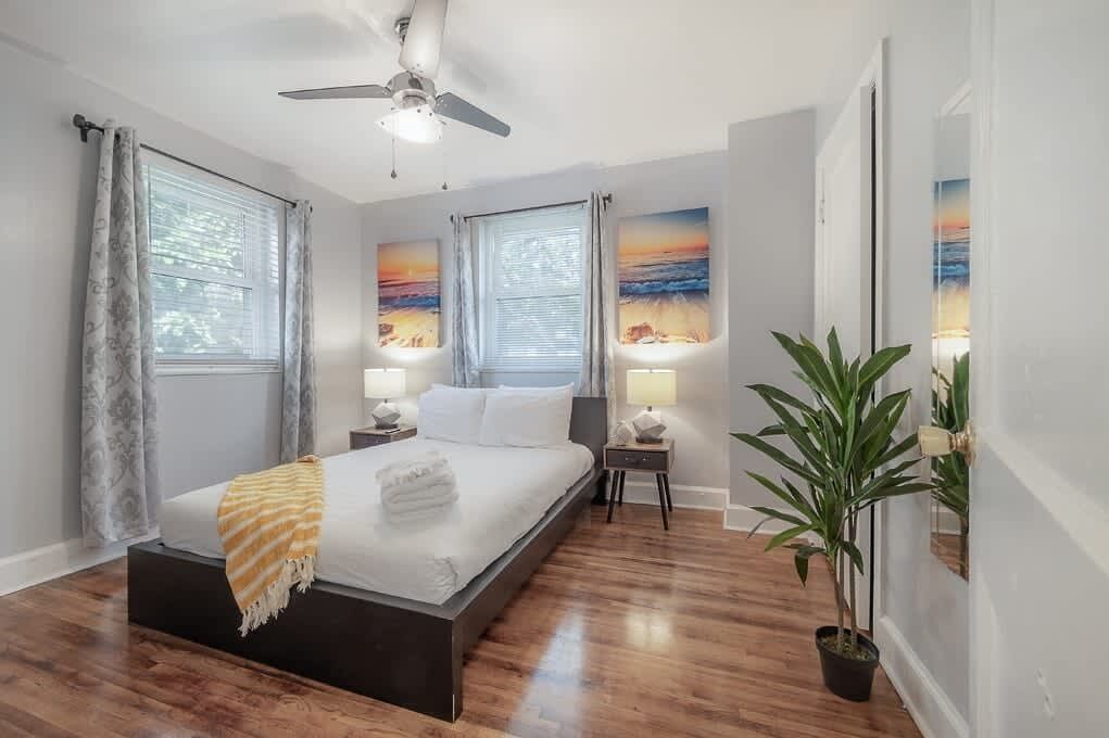 2 habitaciones, escritorio, tabla de planchar con plancha y wifi 