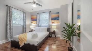 2 bedrooms, desk, iron/ironing board, WiFi