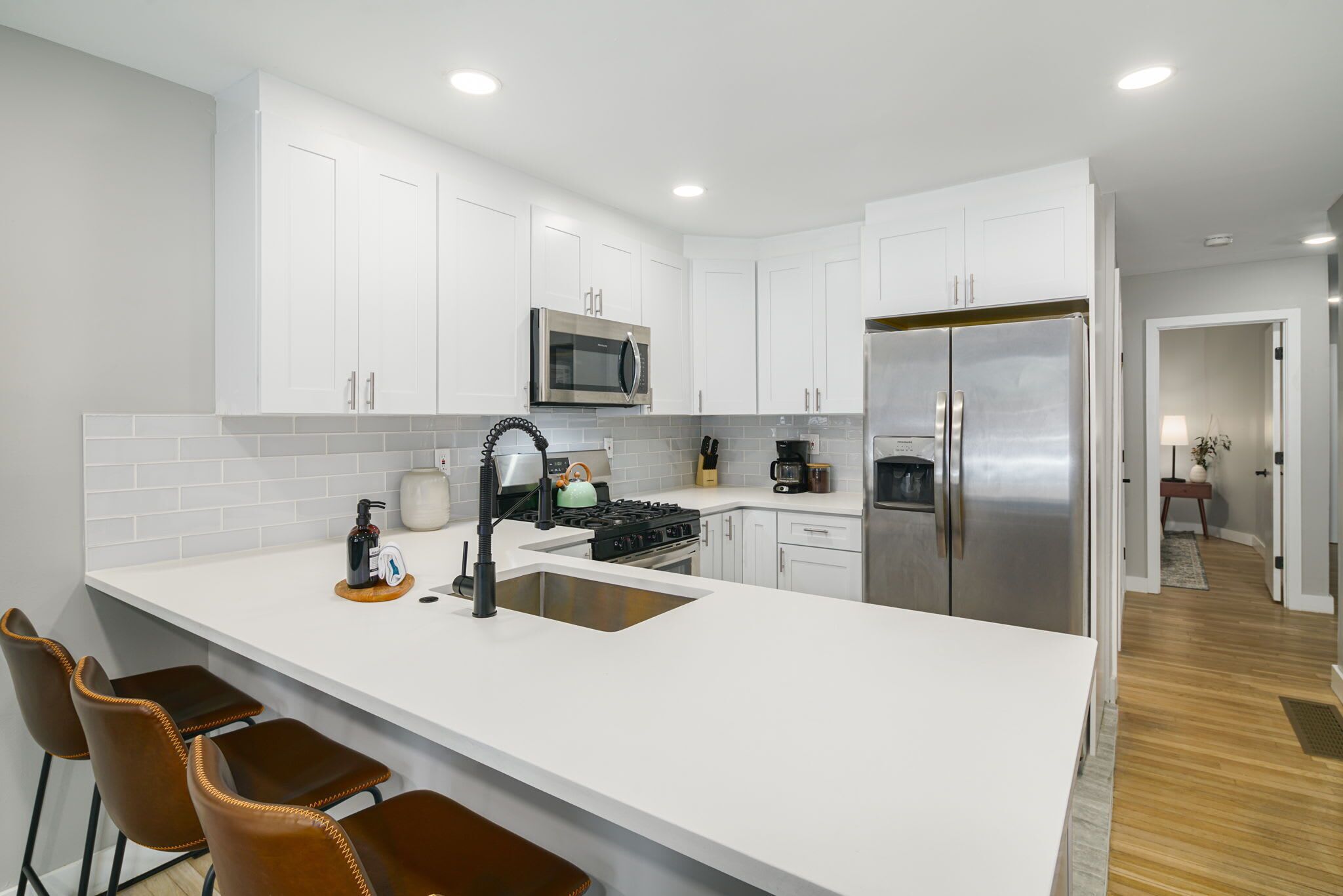 Fridge, microwave, stovetop, dishwasher