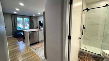 Shower, hair dryer, towels