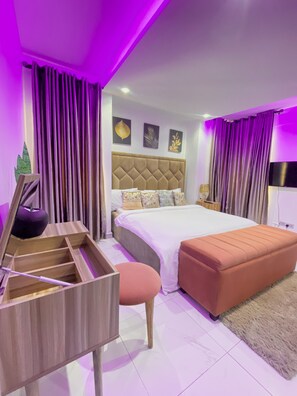 4 Schlafzimmer, Schreibtisch, Bügeleisen/Bügelbrett, Reisekinderbett