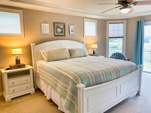 4 habitaciones, tabla de planchar con plancha, wifi y ropa de cama 