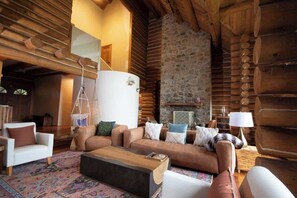 Unclassified image, 2 of 127, button - Vinewood Estate & Adventures (Hillsboro)