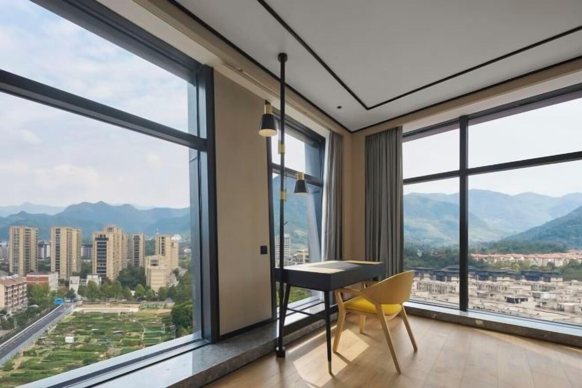 KING SUPERIOR ROOM