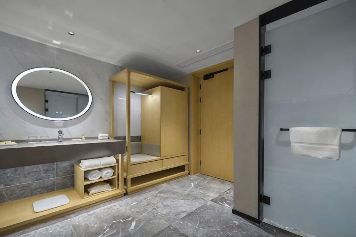 Dusche, Regendusche, kostenlose Toilettenartikel, Haartrockner