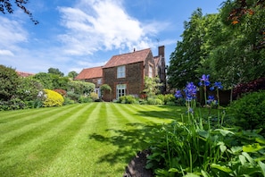 Property grounds - Ivy Farm, Grimston, Norfolk (Grimston)