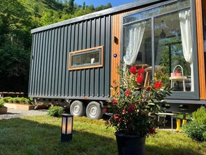 Exterior - Vagona Tiny House (Camlihemsin)