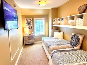 5 bedrooms, iron/ironing board, WiFi, bed sheets
