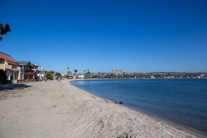 Beach nearby - Sunny Mission Beach house, steps to Ocean & Bay! (San Diego)