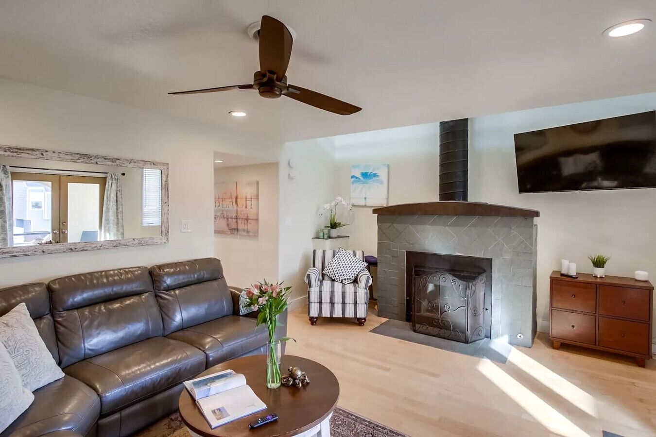 TV, fireplace
