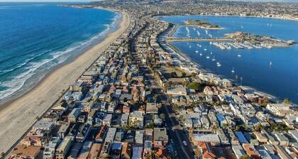 Sunny Mission Beach house, steps to Ocean & Bay!