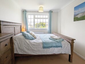 3 bedrooms, iron/ironing board, travel cot, WiFi