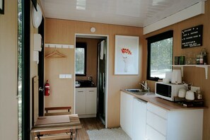 Refrigerador, microondas, parrilla de estufa y tostadora 