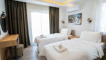 Leilighet, 2 soverom, delvis sjøutsikt | Sengetøy i egyptisk bomull, sengetøy av topp kvalitet og skrivebord