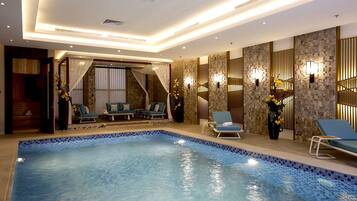 Indoor/outdoor pool
