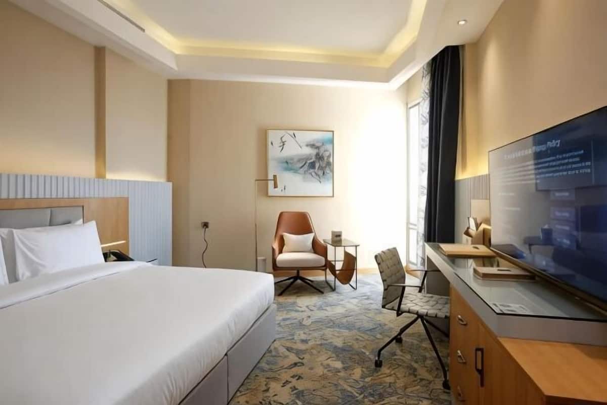 Premium bedding, minibar, soundproofing, free WiFi