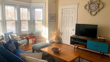 Smart TV, books, stereo